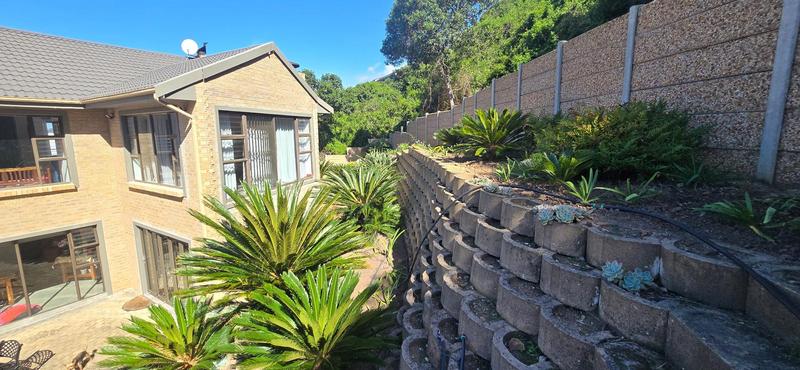 6 Bedroom Property for Sale in Outeniqua Strand Western Cape